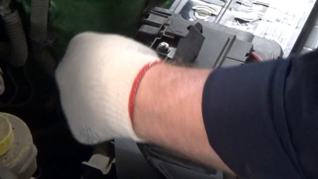 Замена АКБ на Skoda Fabia смотреть онлайн