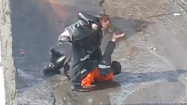 алкаши катаются в луже смотреть онлайн