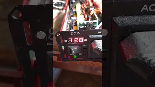 Инвертор напряжения 12/220 вольт EAsun power 3000 W. Нагрузка паяльник на 60 W. смотреть онлайн