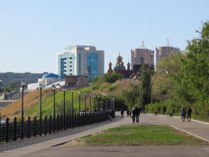 «Павлодар». Песню исполняет автор Марина Каримова.