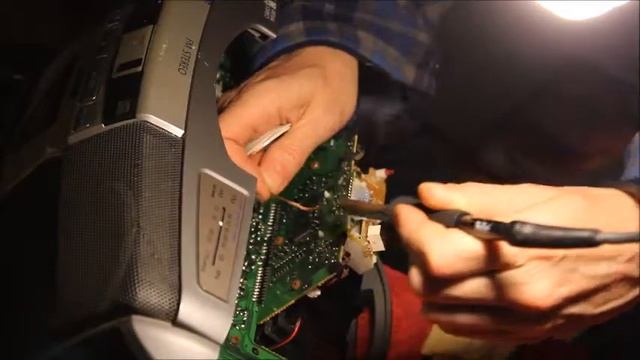 Thrift Store Repair Fixing Broken Play Button on Aiwa AM/FM, Cassette, CD Player Unit смотреть онлайн