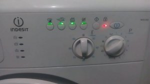 Стиральная машина Indesit wisl102. При включении в розетку мигают все индикаторы