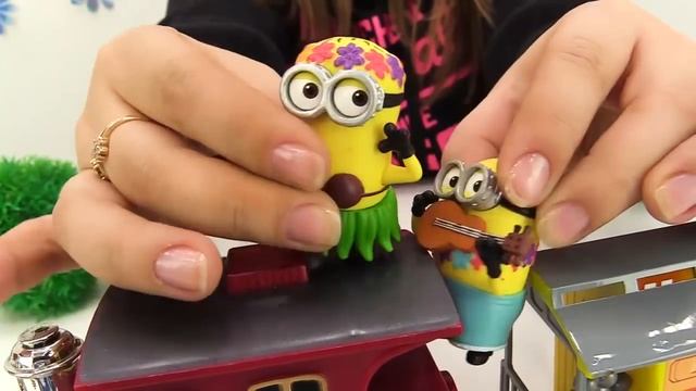 Видео про игрушки для детей. Бетмен спасает Миньонов смотреть онлайн