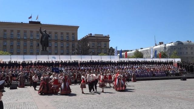 Калинка на главной площади Воронежа смотреть онлайн