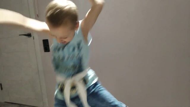 инструкция как правильно завязывать пояс для каратистов и дзюдоистов от Макара Ямщикова. смотреть онлайн