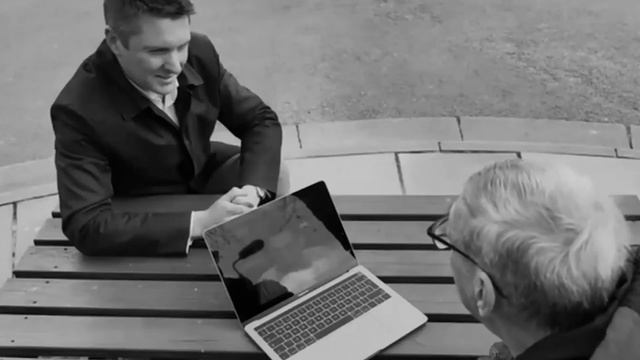 Как британец отправил себя в ящике по почте из Австралии в Лондон! Экстремальное путешествие! смотреть онлайн