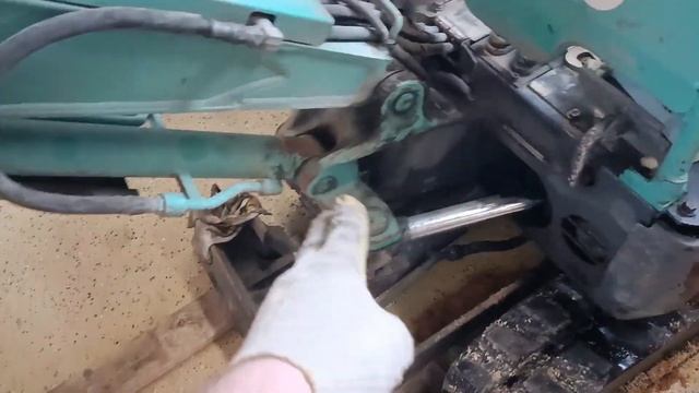 KOBELCO SK09SR начало ремонта