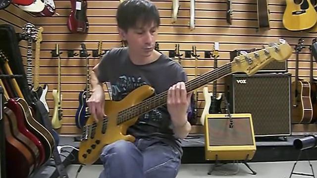 Fender Japan JBV-100 смотреть онлайн