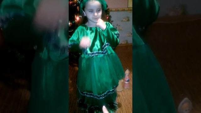 Наряд ёлочки в садик смотреть онлайн