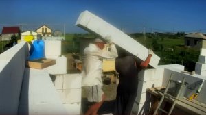 50 квадратов счастья: оконные перемычки, закончили кладку...