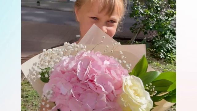 Букет из розовой гортензии, роз Эквадор и гипсофилы (к 1 сентября) смотреть онлайн