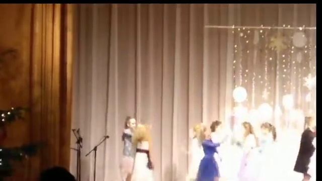 Танец на Новый год(мой класс!!) смотреть онлайн