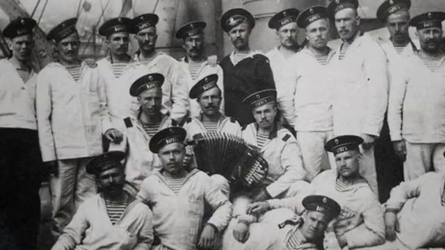 Раскинулось море широко смотреть онлайн