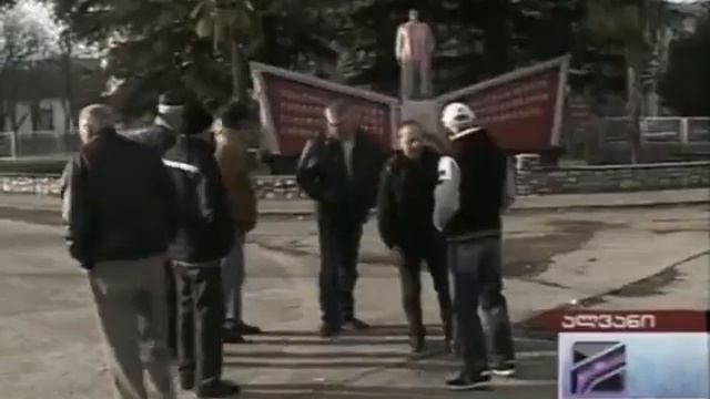 Сталина закрасили в розовый цвет смотреть онлайн
