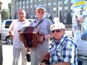 Ивлев П.В. и Радин Н.Я.. Страдания. (Липецкий рынок.)