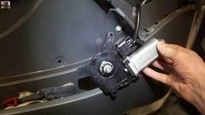 Замена моторчика стеклоподъёмника Mercedes Actros MP 2