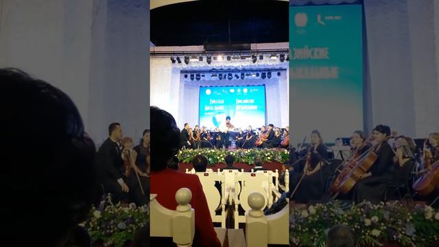 Рок-н-ролл на скрипке.Rock and roll violin . смотреть онлайн