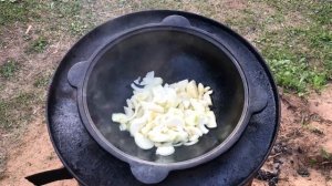 Куриные ножки в казане с овощами. Быстро, просто, вкусно! Полезная еда на природе. Рецепт за 9 мину