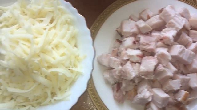 Пицца гавайская с ананасом и копченой курицей! Вкусно, пальчики оближешь! смотреть онлайн