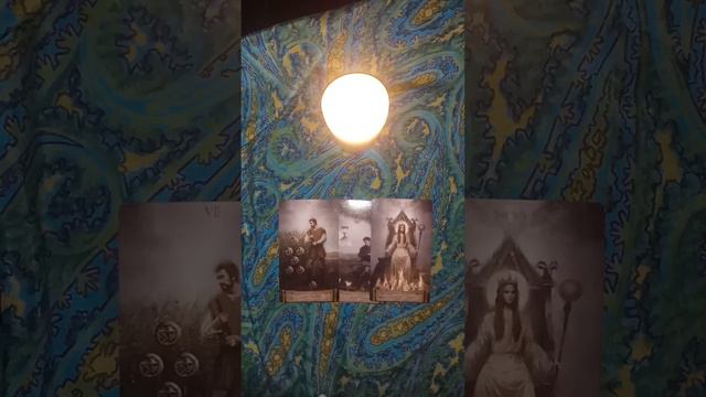 ЕСТЬ У НЕГО КТО-ТО НА РАБОТЕ?;-)