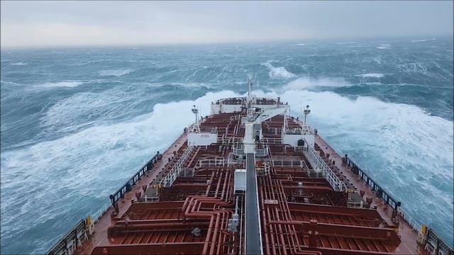 SEVERE STORM - Winter North Sea. Laden Tanker 180m