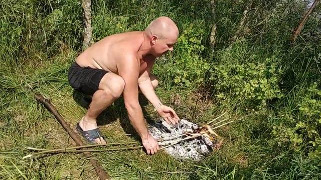 ЛайфХаки от Ромахи. Жарим рыбу без мангала , без фольги и на природе . смотреть онлайн