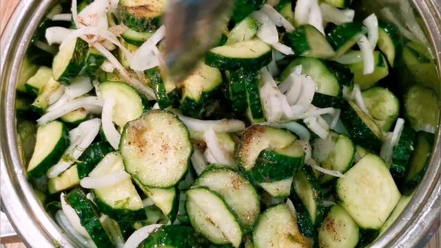 ???САМЫЙ ВКУСНЫЙ САЛАТ ИЗ Огурцов "НЕЖИНСКИЙ"НА ЗИМУ.100 БАНОК КРУТИТЕ И БУДЕТ МАЛО!БЕЗ стерилизаци смотреть онлайн