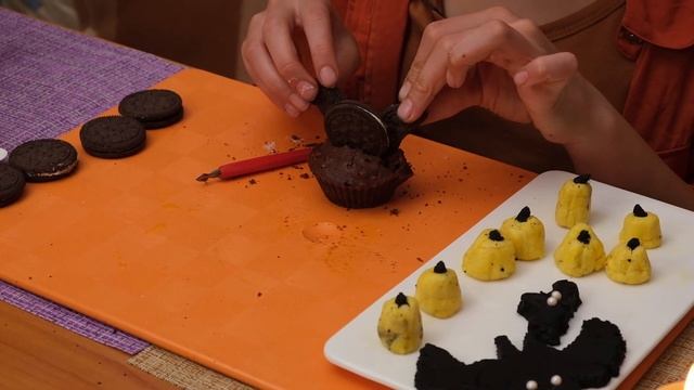 ВКУСНЯШКИ НА ХЭЛЛОУИН смотреть онлайн