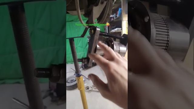 замена сайлентблоков по месту, не снимая рычаг. ушастые сайлентблоки. ford Mazda Mitsubishi. смотреть онлайн