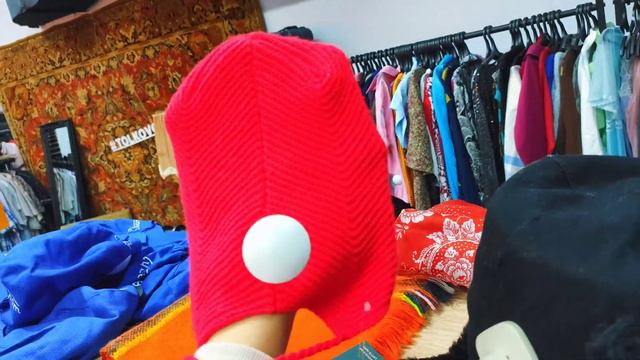 Винтажная одежда из секонда. Многие вспомнят вещи из детства или молодости смотреть онлайн