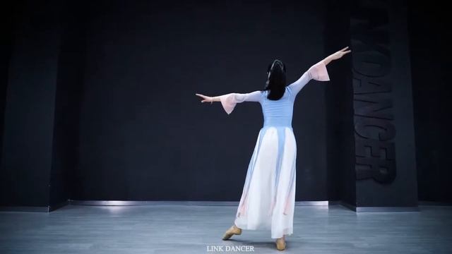 Classical Chinese Dance Traditional【Flowing Water with Peach Blossom 流水桃花】| By Adult Beginner Class смотреть онлайн