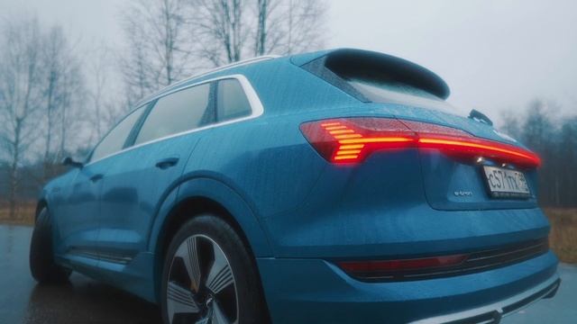 Audi e-tron в России: как обслуживать и сколько это стоит. Ответ официального дилера смотреть онлайн
