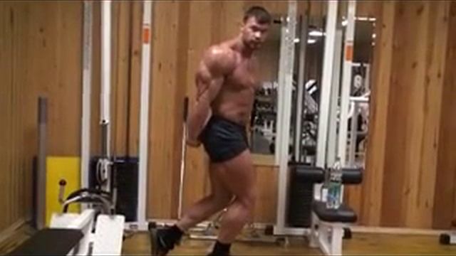 Макеев Андрей Последняя тренировка за день до чемпионата Москвы Прожимы основных поз раунда сравн смотреть онлайн