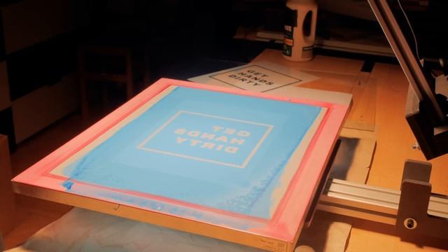 Print Your Own Posters, T-Shirts and More // Screen Printing Basics смотреть онлайн