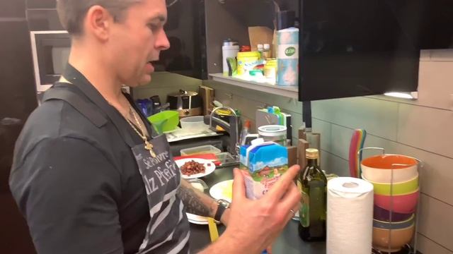 Брокколи и бекон в сливочном соусе под сырной корочкой. Broccoli with bacon смотреть онлайн