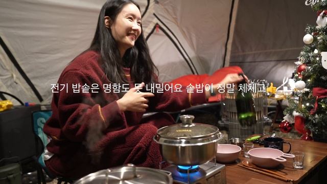 Sub[Christmas?] 웃음 꽃 피는 캠핑장, 다봉캠핑과 트리 만들고 알콜 불멍하고 딸기 산타 만들기 [캠핑 먹방] 제철음식 방어로 식욕 올리고 삼겹살 김치찜으로 행복지수U смотреть онлайн