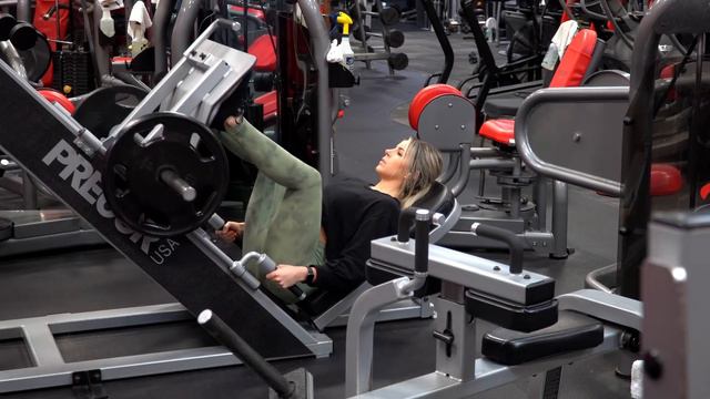 FIRE GLUTE WORKOUT TO KICK OFF YOUR NEW YEAR! // HOME EXERCISE ALTERNATIVES INCLUDED! смотреть онлайн