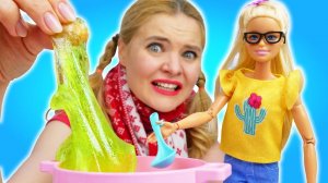 Алёна болеет? Кукла Барби лечит Алену народными средствами - Игры в доктора Барби видео для девочек