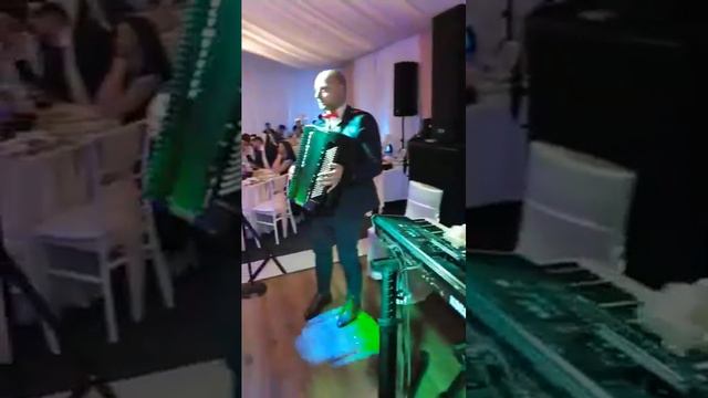 Un Trandafir Creste La Firida Mea ( Machedoneasca) SHOW LIVE - Formatia Belcanto