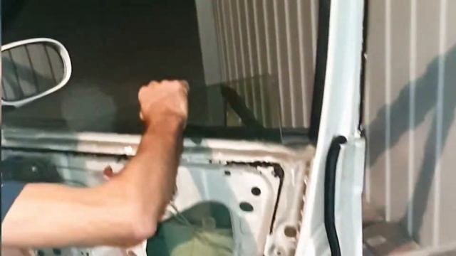 Установка подъемного механизма водительской двери / QG15DE на NISSAN SUNNY 4wd смотреть онлайн