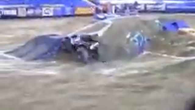 Кувырок авто монстра