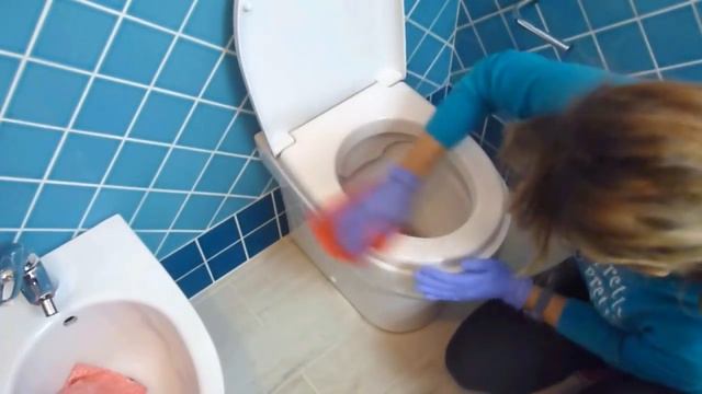 PULIAMO INSIEME IL BAGNO - LA MIA ROUTINE MENSILE DI PULIZIA BAGNO смотреть онлайн