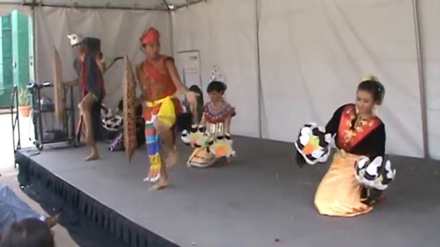 Tourism Malaysia - Sarawak Dance смотреть онлайн