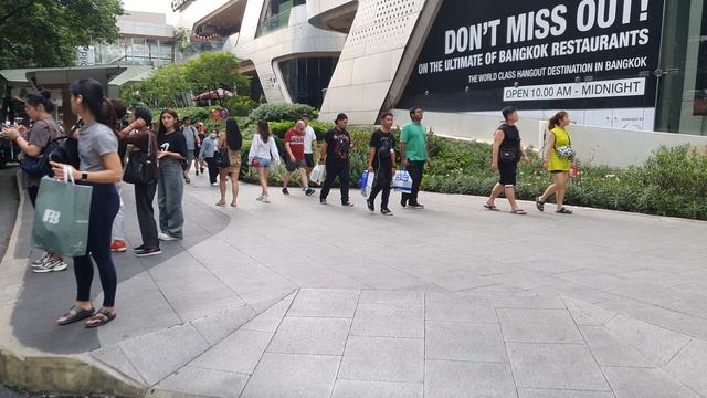 Прогулка под небоскребами Бангкока в центре Бангкока 1ч смотреть онлайн