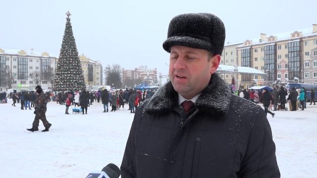 Зажглись огни на главной городской ёлке Пинска смотреть онлайн