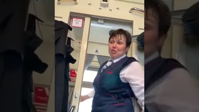 Самая добрая проводница стала звездой Сети – от этого видео вы расплыветесь в улыбке Москва-Воркута смотреть онлайн