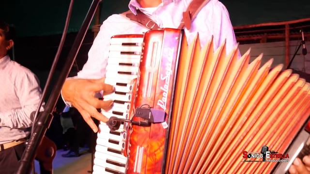 AMANECERES DEL VALLE - MIX CORRIDOS EN VIVO смотреть онлайн