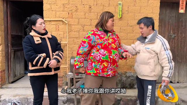 肥婆横行霸道还想做霸王车，没想到碰到硬茬子 смотреть онлайн