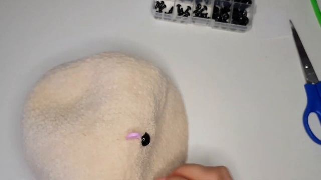 Глазки на безопасном креплении и обзор пряжи Ализе Софти