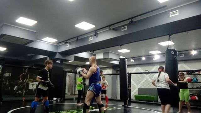 muaythai. trening. #фитнес #тайскийбокс #fitness #gym #sport #trening #муайтай #спорт #muaythai смотреть онлайн